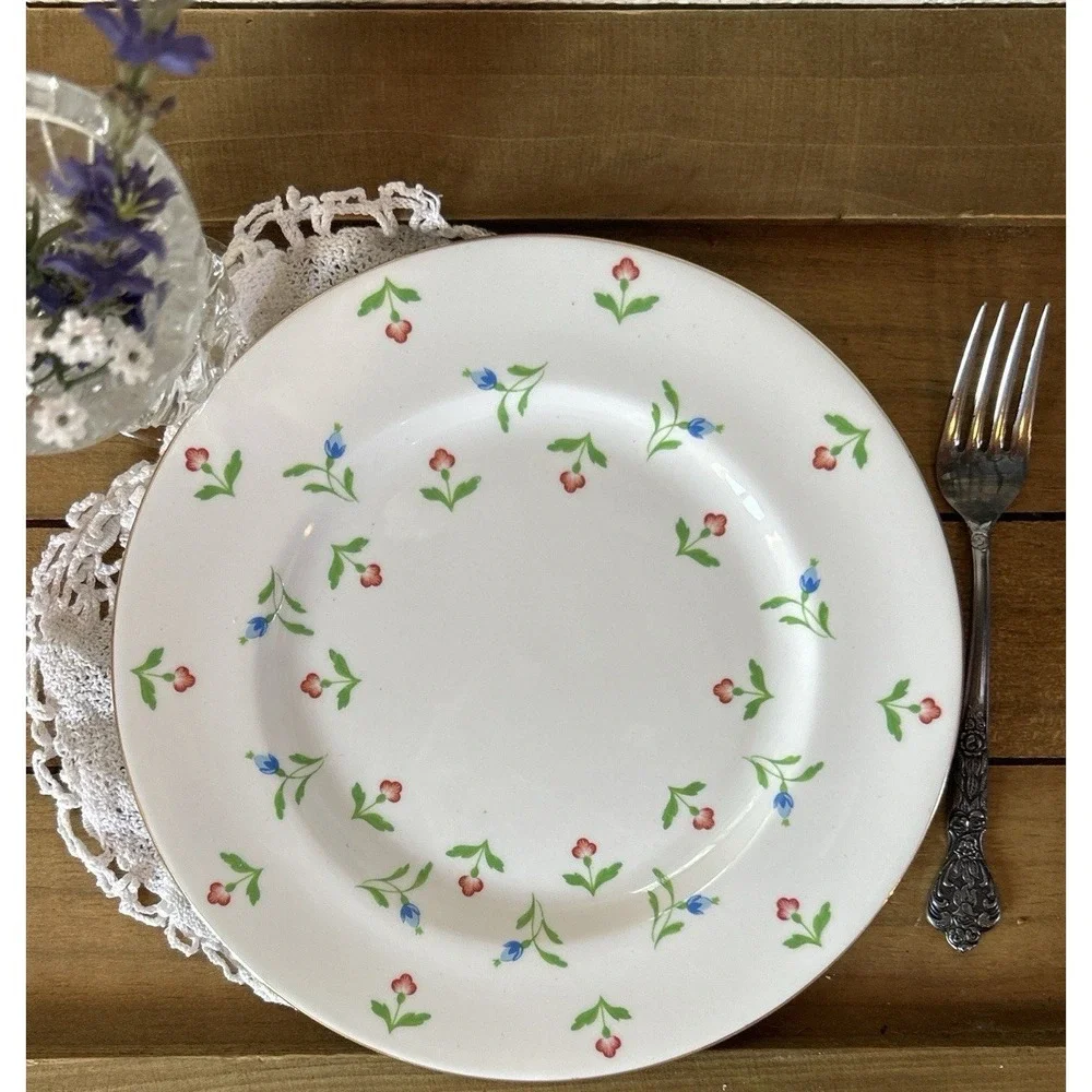Royal‎ Victoria Fine Bone China 8.25